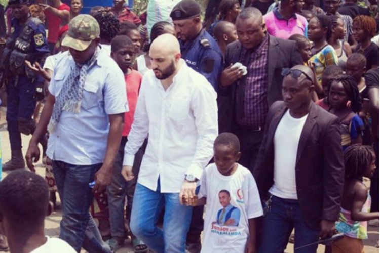 Abed Achour dans les rues de Kinshasa 