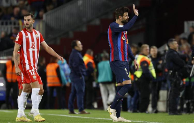 Gerard Piqué se retire du football professionnel et fait ses adieux au Camp Nou