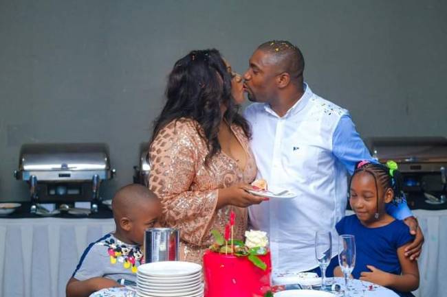 L'Honorable Patrick Munyomo fête ses noces d’étain avec sa tendre épouse Daisy 
