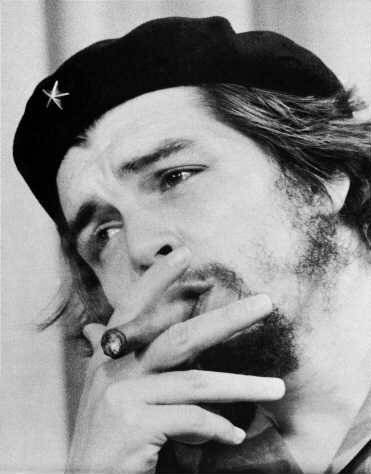 Che Guevara avec cigarette 