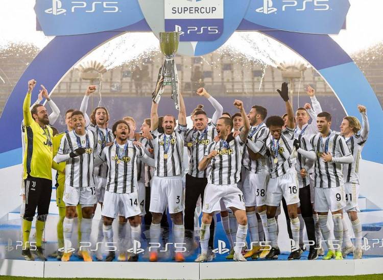 Juventus Turin remporte la Supercoupe d'Italie contre Naples