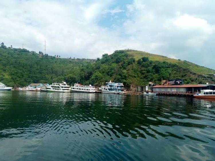 Qu'est ce qu'un lac "méromictique" dont le lac Kivu en fait partie ?