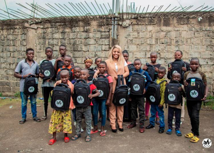 Au travers sa fondation, Rachel Hagumi porte secours aux plus démunis en ville de Goma