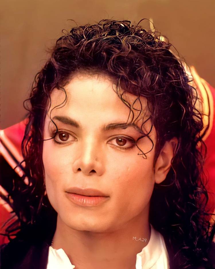 Bouteille d'urine, masque à oxygène, dentifrice,... Retour sur la mort troublante de Michael Jackson