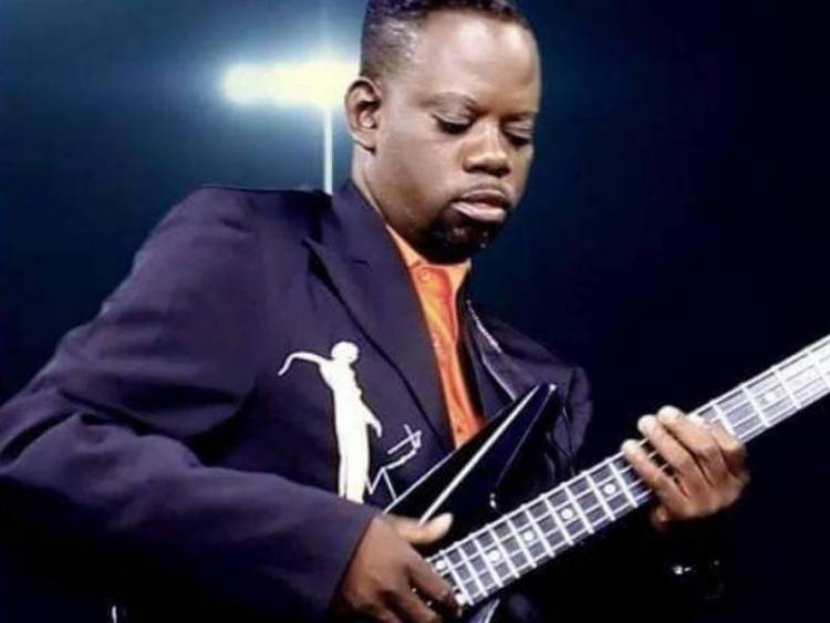 Godé Lofombo, ce célèbre multi-instrumentistes et bassiste Congolais que le monde peut "peut-être" ignorer