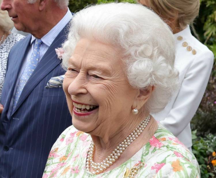 Reine du Royaume-Uni de Grande-Bretagne et d'Irlande du Nord et des autres royaumes du Commonwealth,... Ce que l'on sait sur Élizabeth II