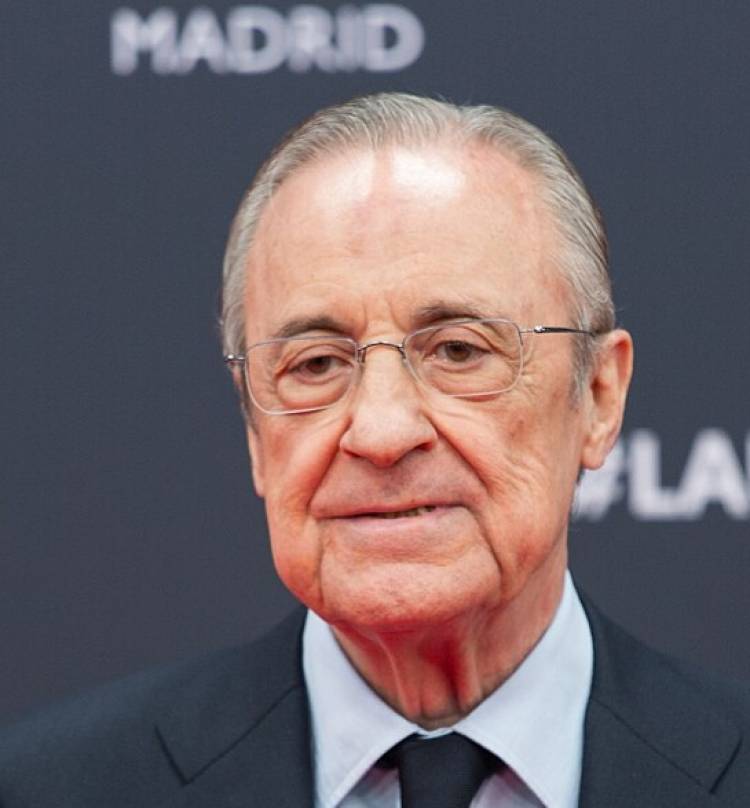 Voici comment Florentino Pérez, le milliardaire espagnol a emmené le Real Madrid à la gloire au 21ième siècle avec des nombreux trophées.