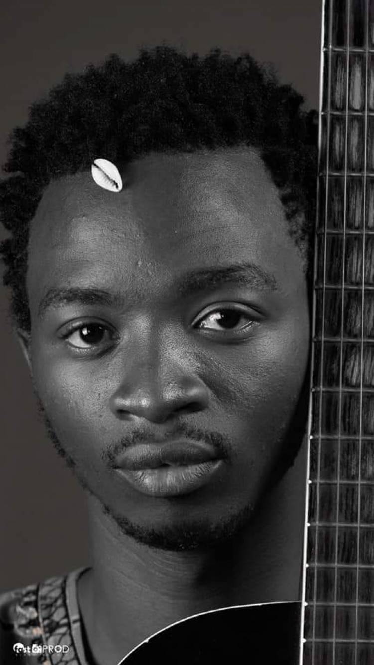 Le portrait de Kabumbayi Joh un artiste aux multiples talents