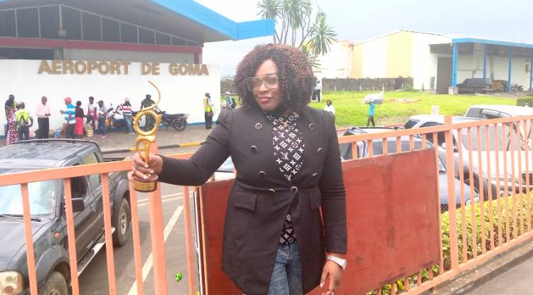 Enfin, Francine Kaboya Tshatsha reçoit son trophée du Prix Lokumu !