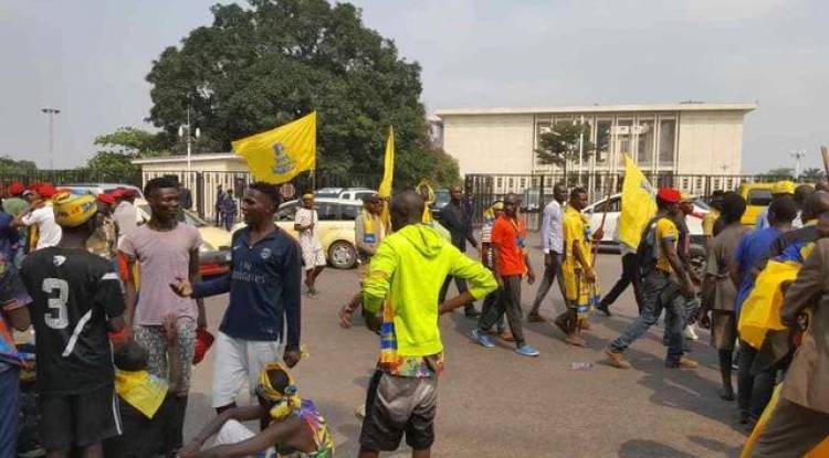 Affaire pétition Mabunda: Affrontements entre militants du PPRD et de l’UDPS devant le palais du peuple de la RDCongo