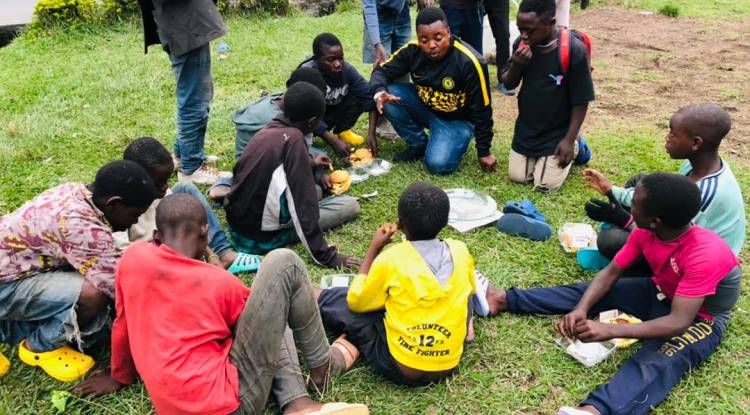 Animé d'un esprit caritatif, Justin Tsumbira fête son anniversaire avec les enfants de la rue