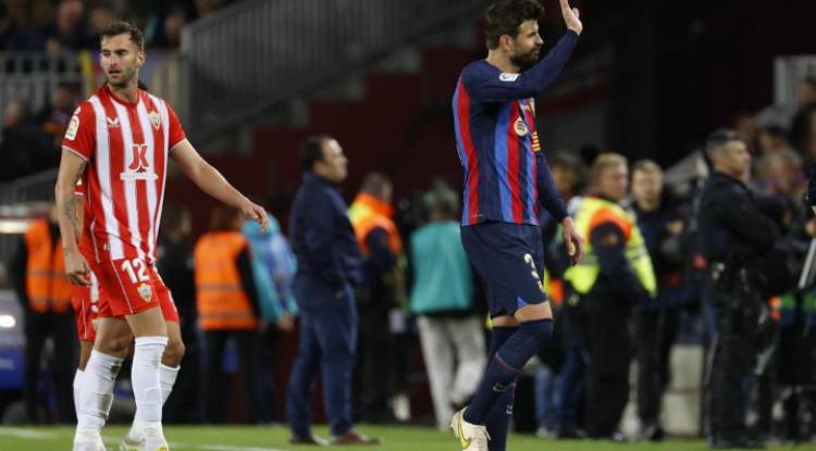 Gerard Piqué se retire du football professionnel et fait ses adieux au Camp Nou