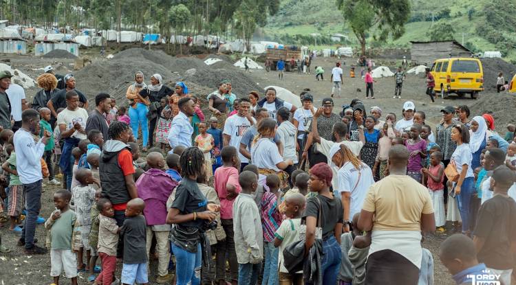 Les jeunes du club "Jordy Kool" au chevet des déplacés à Kanyaruchinya (Nyiragongo)