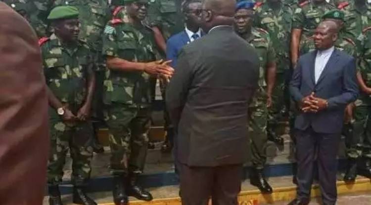 Félix Tshisekedi envoie 20 généraux à la retraite par une Ordonnance-Loi