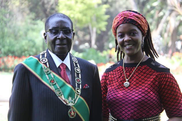 L'ex première dame du Zimbabwe, Grace Mugabe, convoquée pour avoir enterré "incorrectement" son mari Robert Mugabe