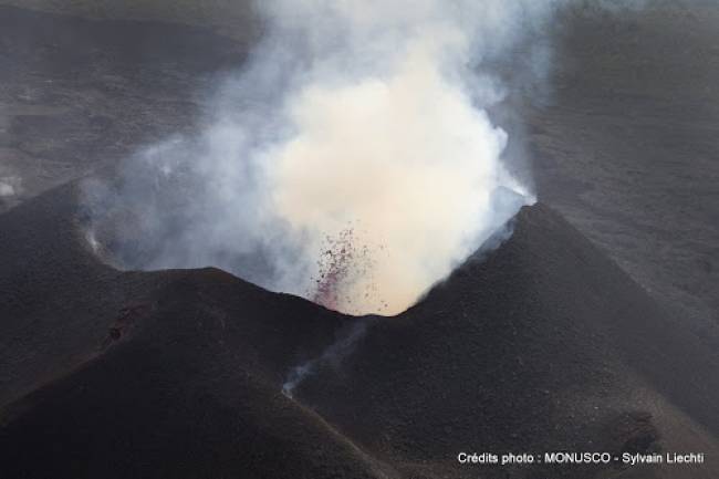 Urgent !! Le volcan Nyamulagira n'est pas en éruption !