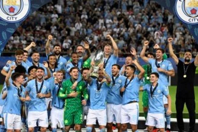 Manchester City soulève la Supercoupe UEFA 