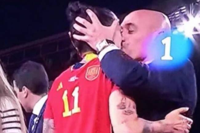 Ce baiser de Luis Rubiales à Jenni Hermosco fait le tour du monde